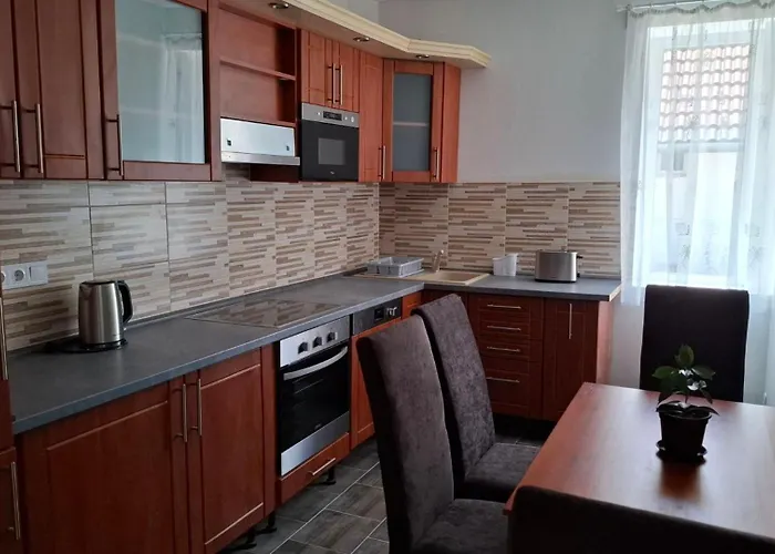 Apartament Balatoni Kertes Kucko *